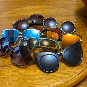 Bundle of assorted sunglasses.